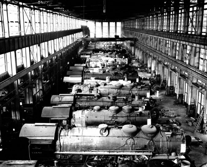 Santa Fe locomotive shop in San Bernardino (1928).  Santa Fe locomotive shop in San Bernardino (1928).