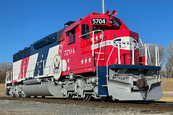 Santa Fe 5704 was recently returned to its bicentennial paint scheme.